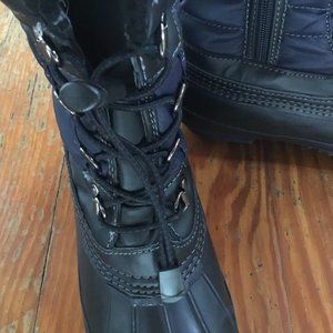 Lands End girls winter boots in navy and black